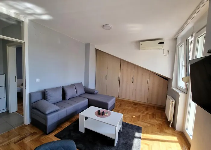 Likehome Life - Stevana Sremca شقة